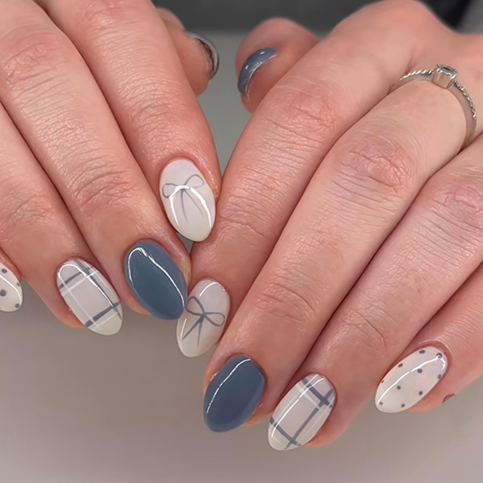 Rdntbeu uñas postizas ovaladas azul oscuro con brillo para look otoñal