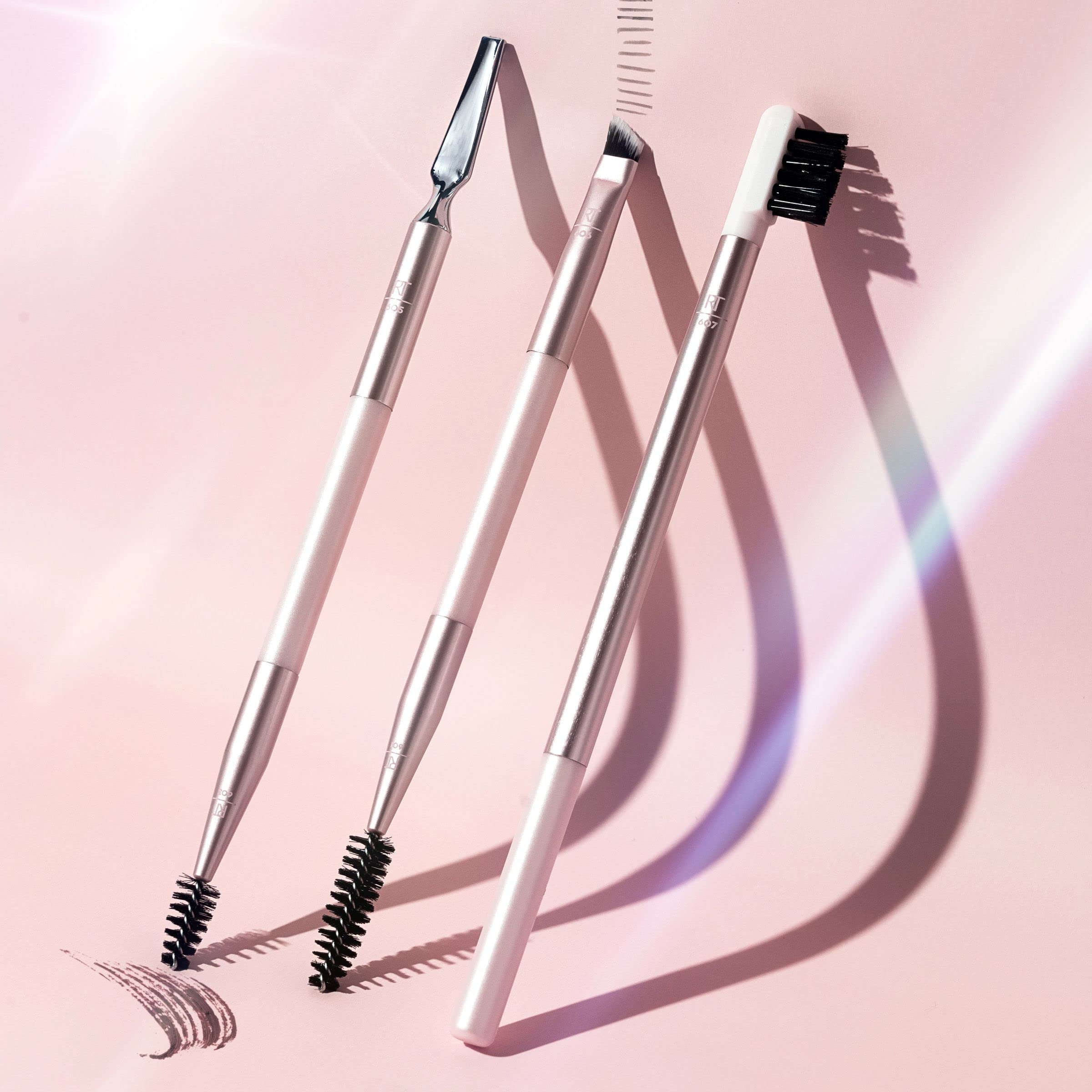 Real Techniques Brow Styling Set, mango ligero y ferrules de aluminio, manejo cómodo.