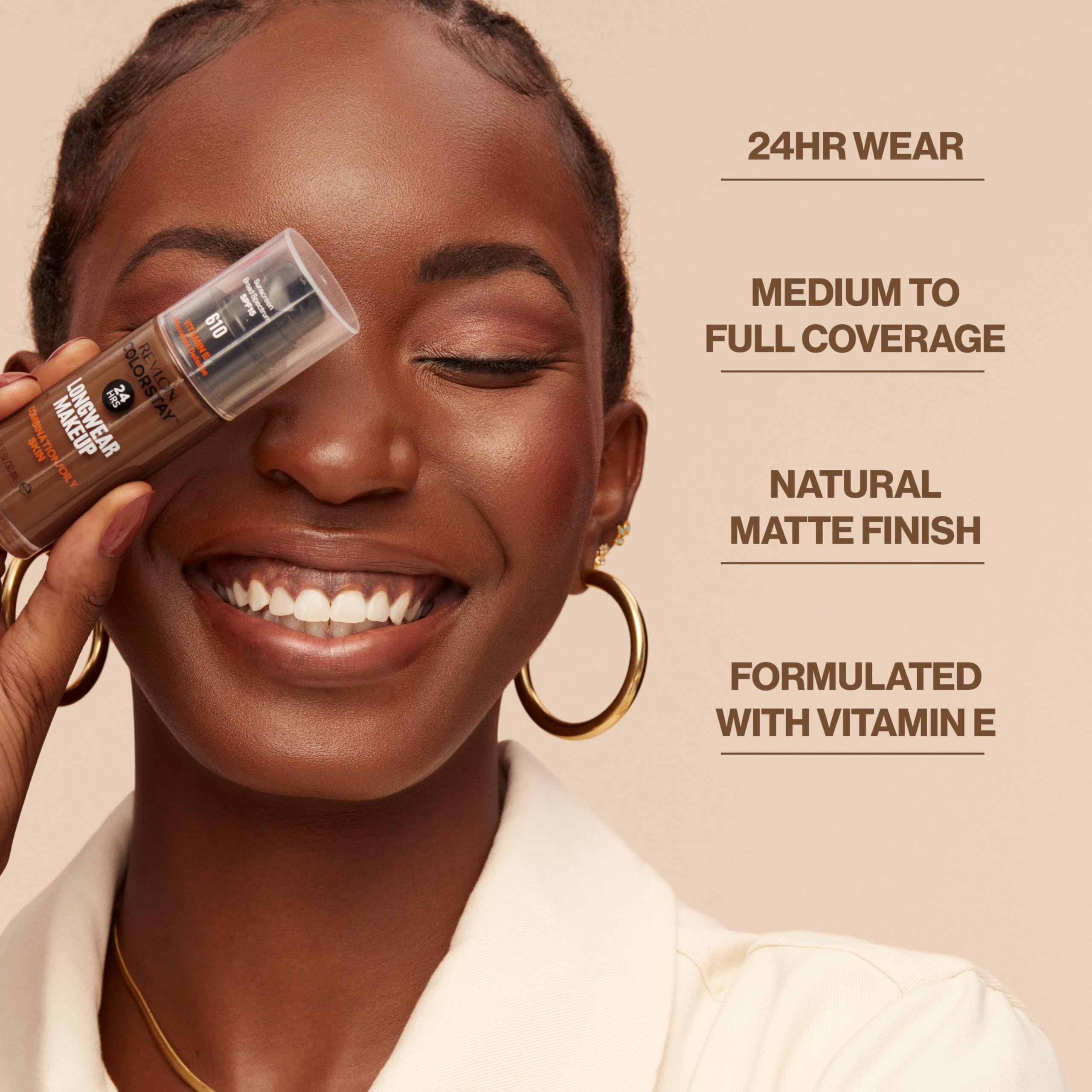 REVLON ColorStay Nude-200, acabado mate que controla el brillo durante el día.