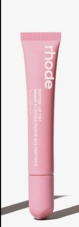 Rhode Tinte Labial Ribbon rosa, labios hidratados con brillo suave.