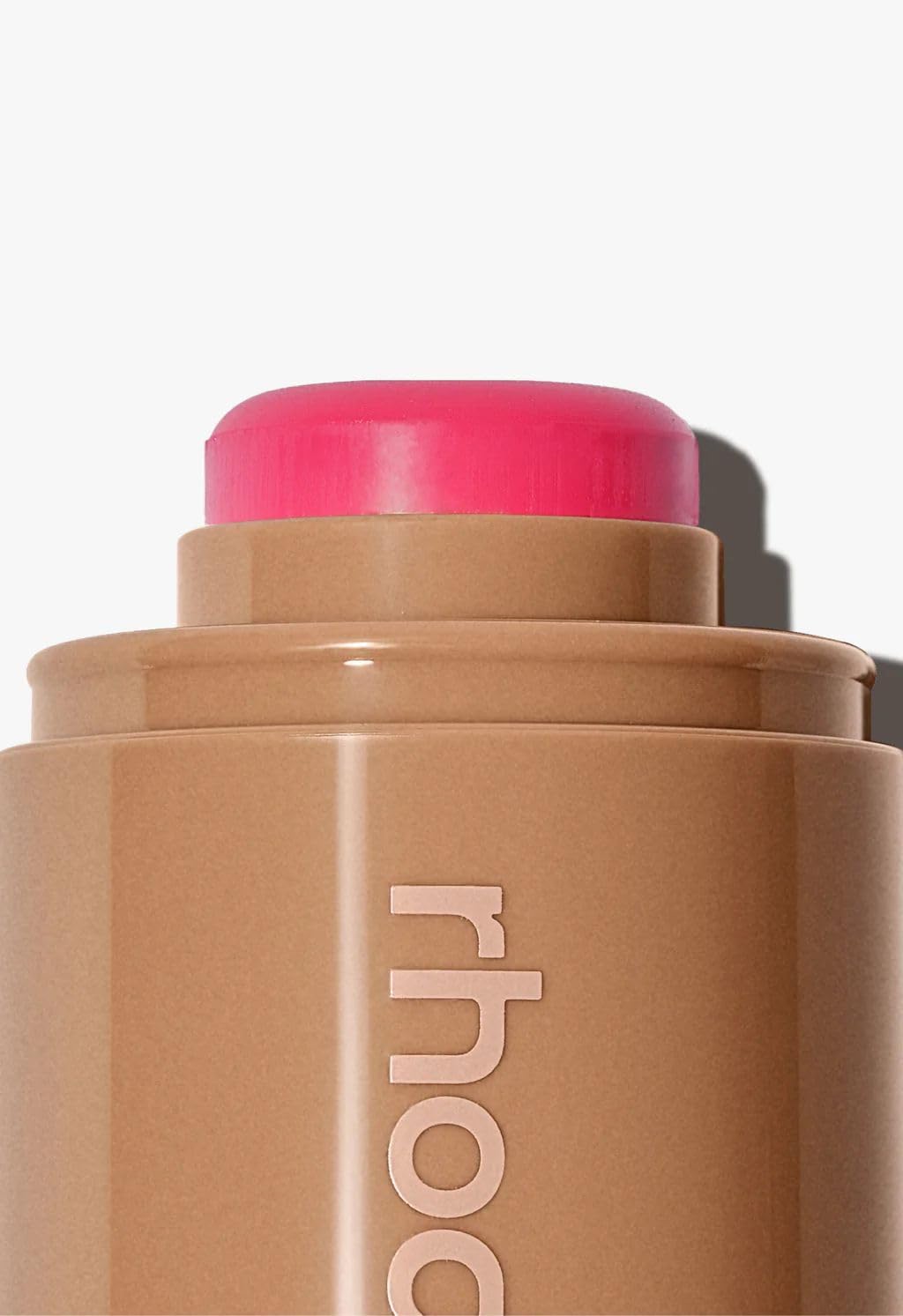 Rhode rubor rosado caliente en envase compacto para retoques diarios