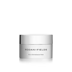 Rodan + Fields Enhancements exfoliante en botella para piel suave.