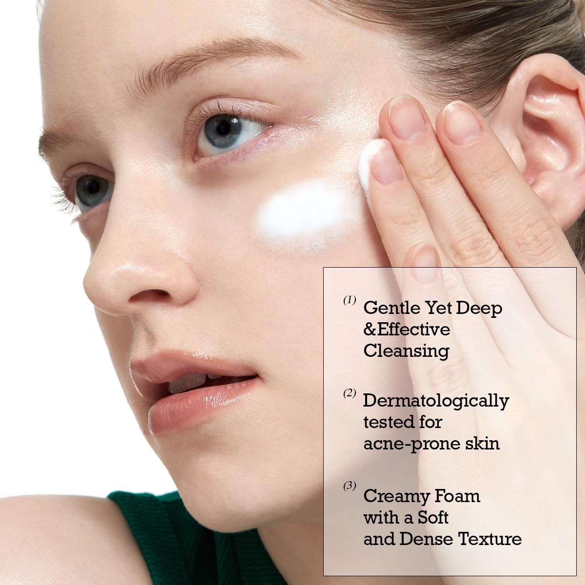 ROUND LAB Pine Calming Cica Cleanser textura cremosa, sensación calmante.