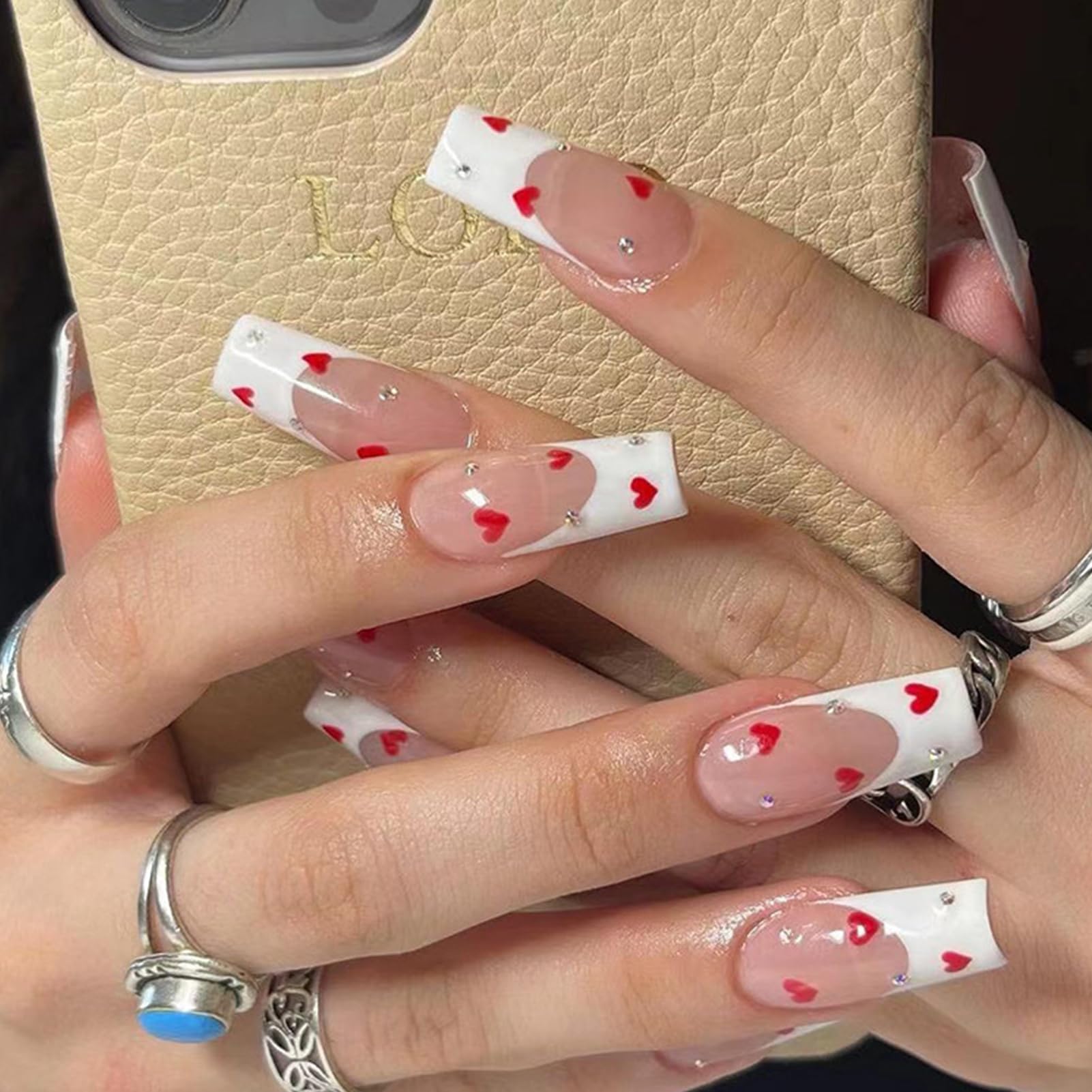 Uñas RUPOFUZA francesas en blanco con corazón rojo, ideal para looks románticos y fáciles de aplicar.