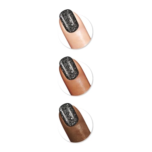 Manos con esmalte Sally Hansen Insta-Dri en uso doméstico