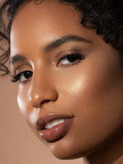 SHEGLAM Glow Bloom textura cremosa para aplicación suave