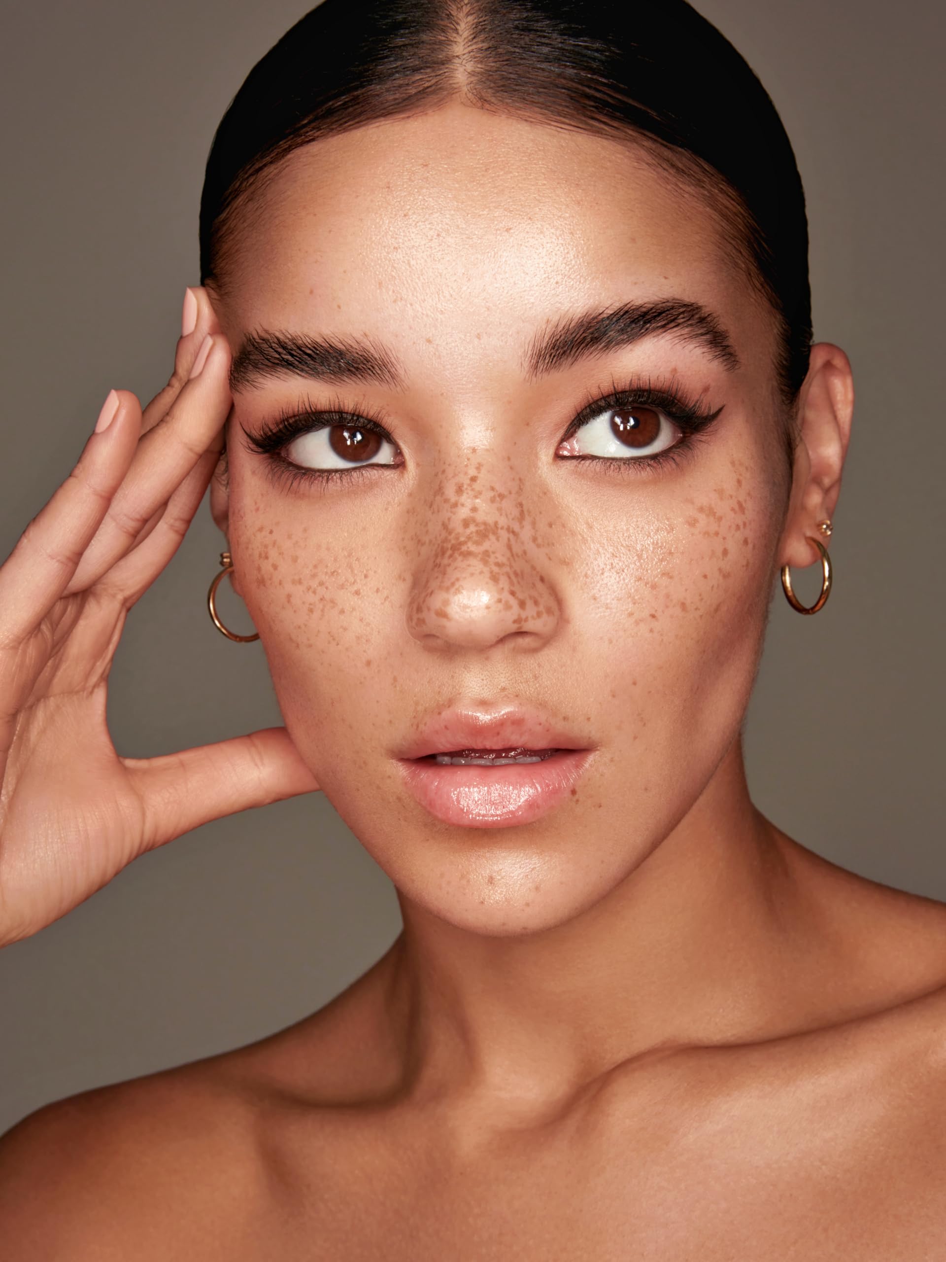 SHEGLAM Insta-Fill: aplicación suave y duradera para cejas definidas.