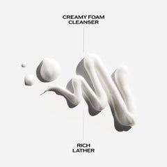 Textura cremosa de la espuma Shiseido limpia la piel con suavidad.