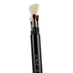 Sigma Beauty Travel Essential Trio estuche abierto: almacenamiento seguro para pinceles durante el viaje.