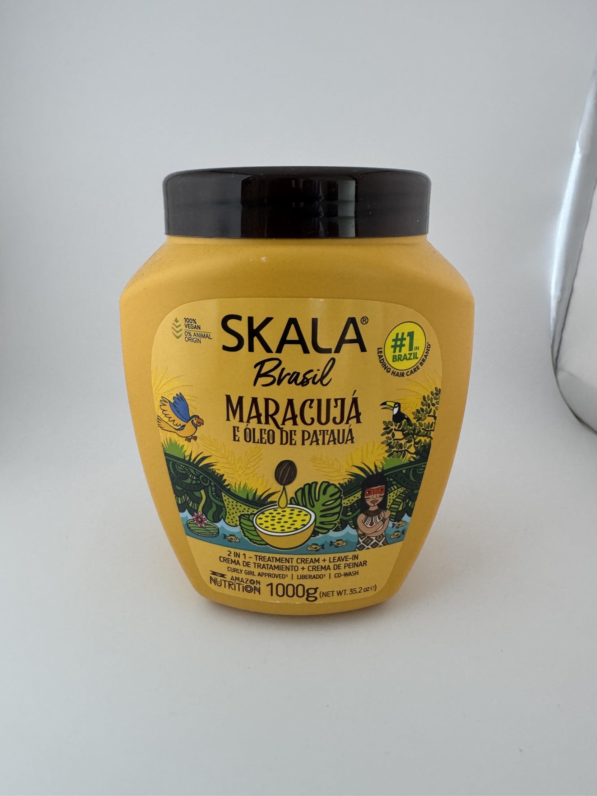 Aplicación suave de SKALA para alinear y suavizar el cabello