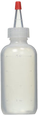 Soft 'N Style botella aplicador con escala de medición para dosificar con precisión.