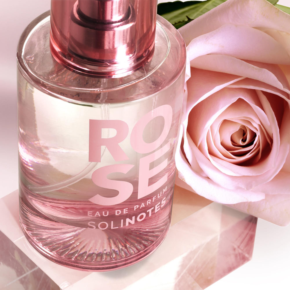 Solinotes Rose, aroma central de rosa y magnolia para un corazón romántico.