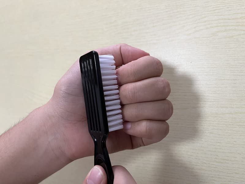 SQULIGT: cerdas flexibles para una limpieza suave de uñas y dedos.