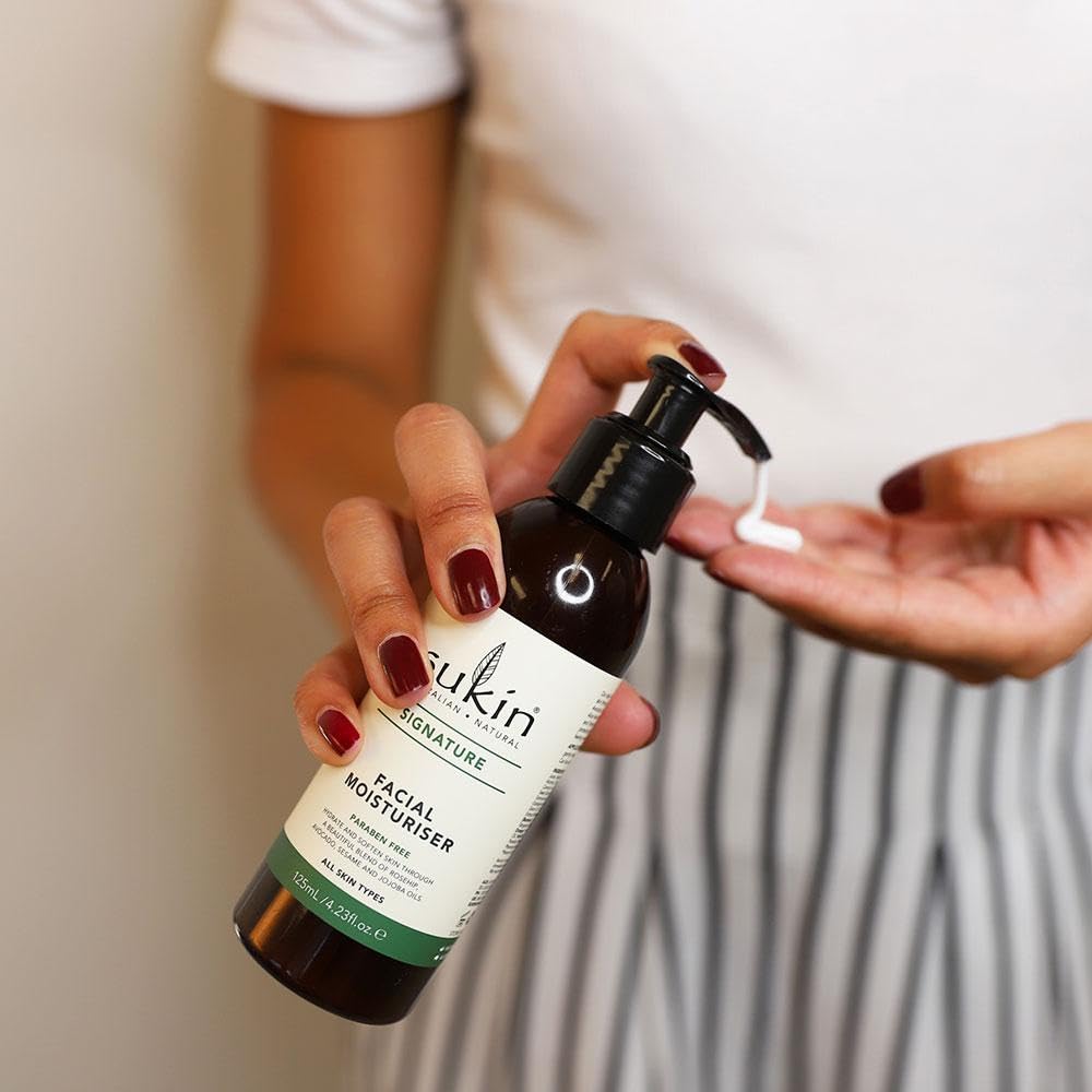 Sukin ingredientes rosa mosqueta y aguacate para nutrición de la piel