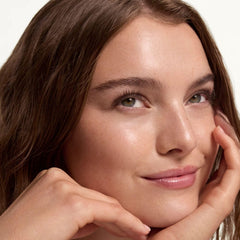 Summer Fridays Sheer Skin Tint aplicación suave sobre la piel para cobertura sutil