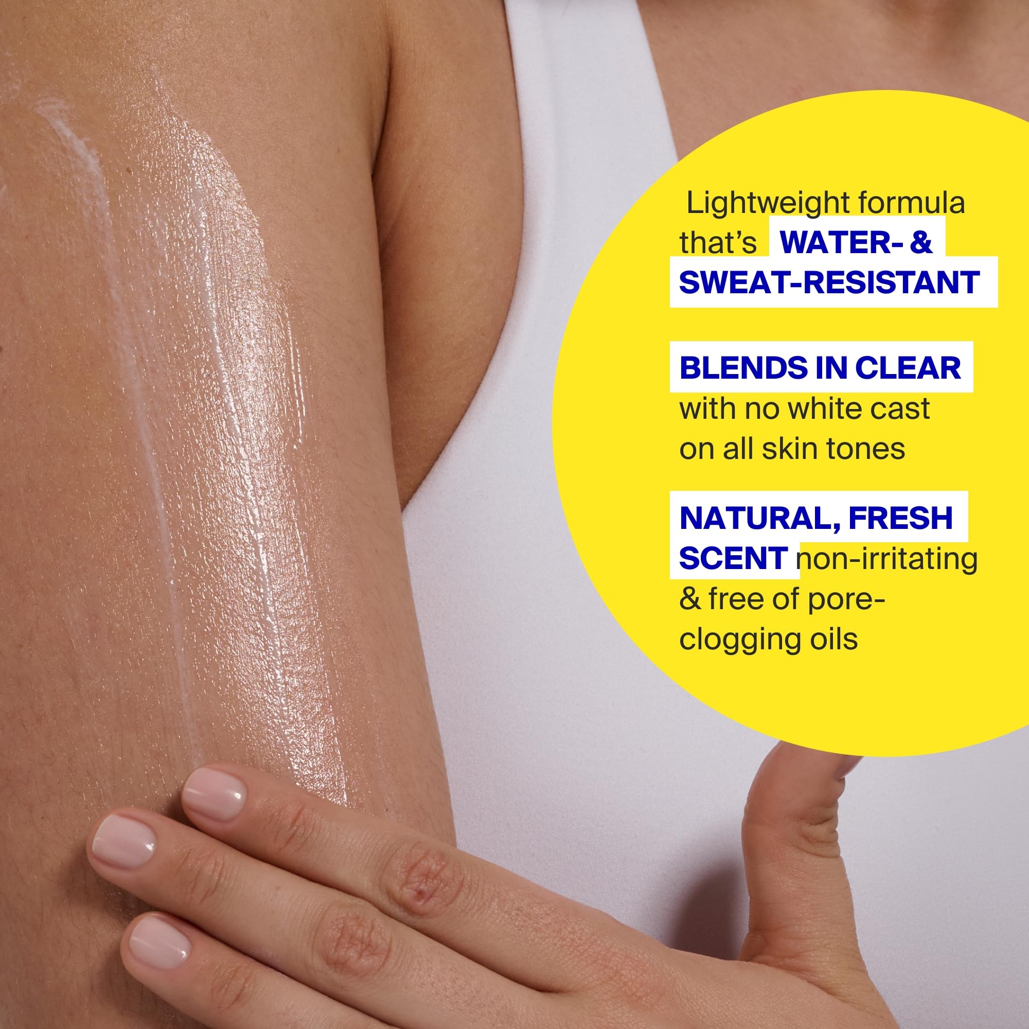 Supergoop PLAY Everyday Lotion SPF50 offre une absorption rapide sans trace blanche sur la peau.