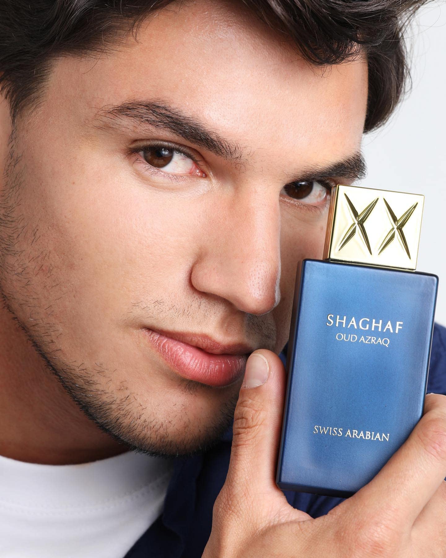 Empaque de lujo de Shaghaf Oud Azraq, presentación premium.