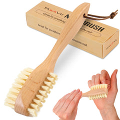 Brocha TAKAVU para uñas con mango de madera natural, diseño ergonómico para limpieza suave.