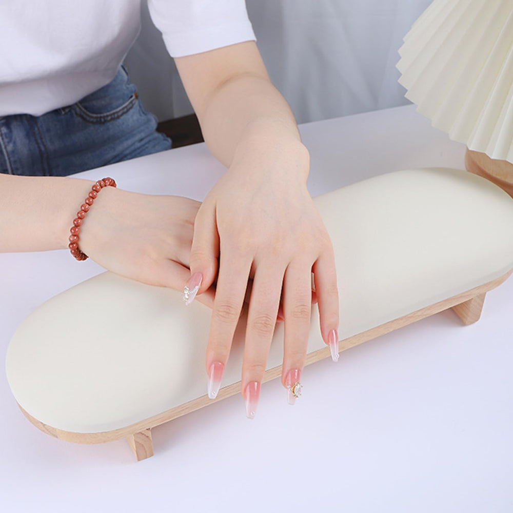 Tang Song reposabrazos para manicura con cuero vegan crema, añade confort durante el tratamiento.