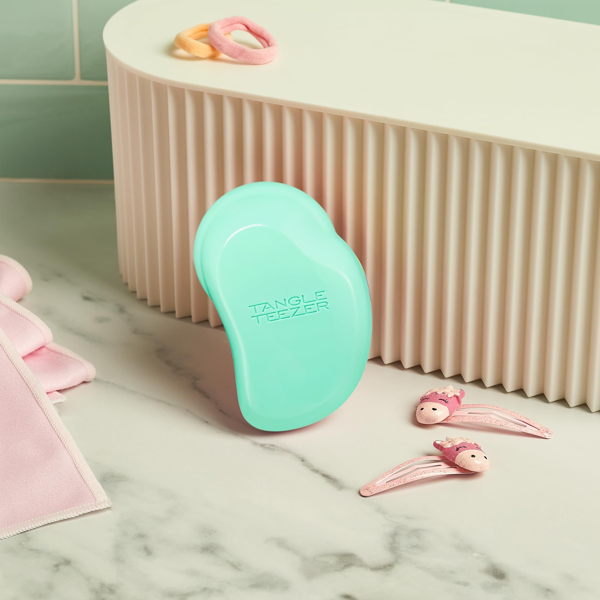 Mini para niños: cabe en la mano y desenreda con facilidad.