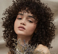 Parfum apaisant Tea Tree Lavande Menthe, routine capillaire relaxante.