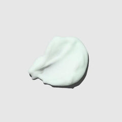 Tea Tree Shave Gel desliza la navaja con precisión y reduce la irritación.