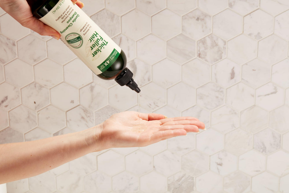 Volumen cabello con Thicker Fuller Hair, sensación de cuerpo ligero al peinar.