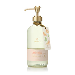 Jabón de manos Thymes Mandarina Cilantro en botella, fragancia refrescante para uso diario.