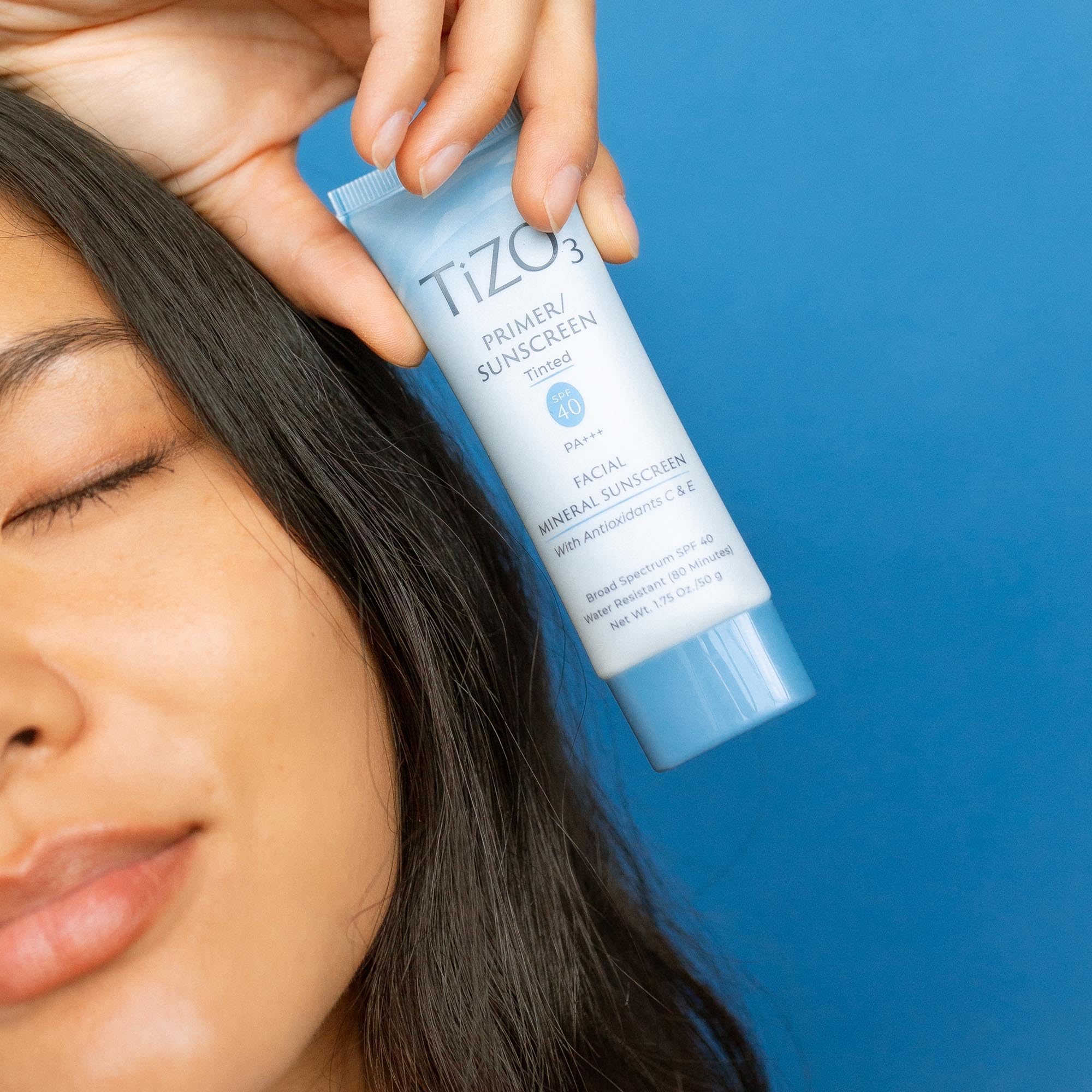 TiZO3 dosis ligera; cobertura sutil para piel fresca y natural.