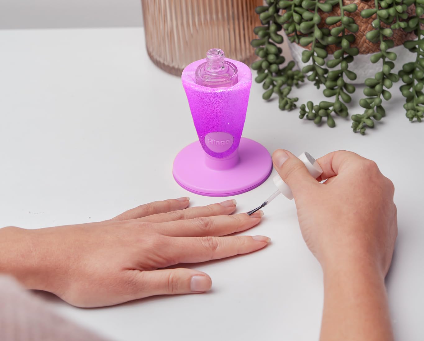 Tweexy Hinge silicona, agarre firme para botellas de esmalte
