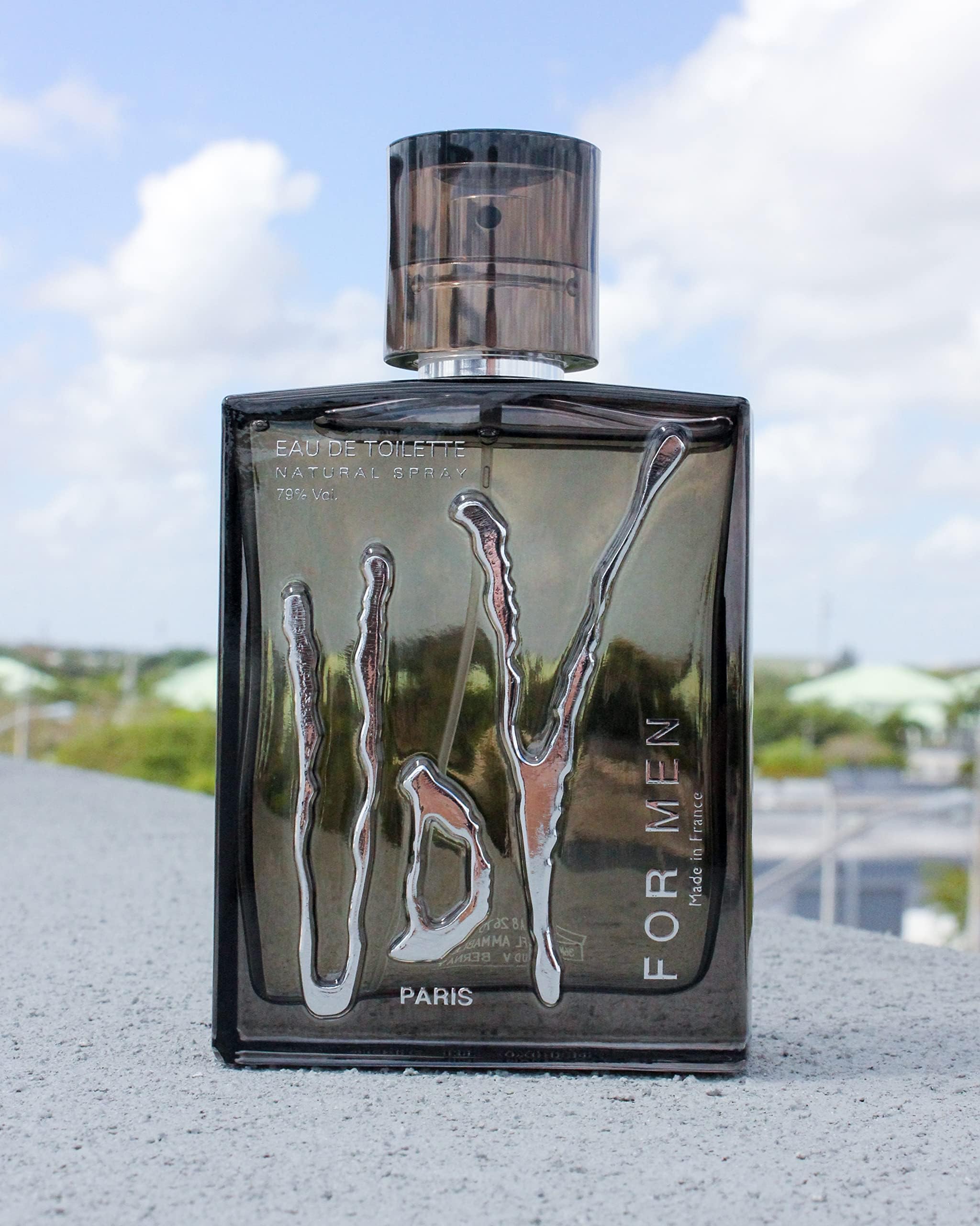 Ulric de Varens Classic: aroma citrico y amaderado destacado para momentos del día.