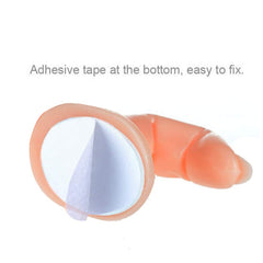 Base adhesiva en dedo UNIQUE2U para fijar durante uñas en práctica.