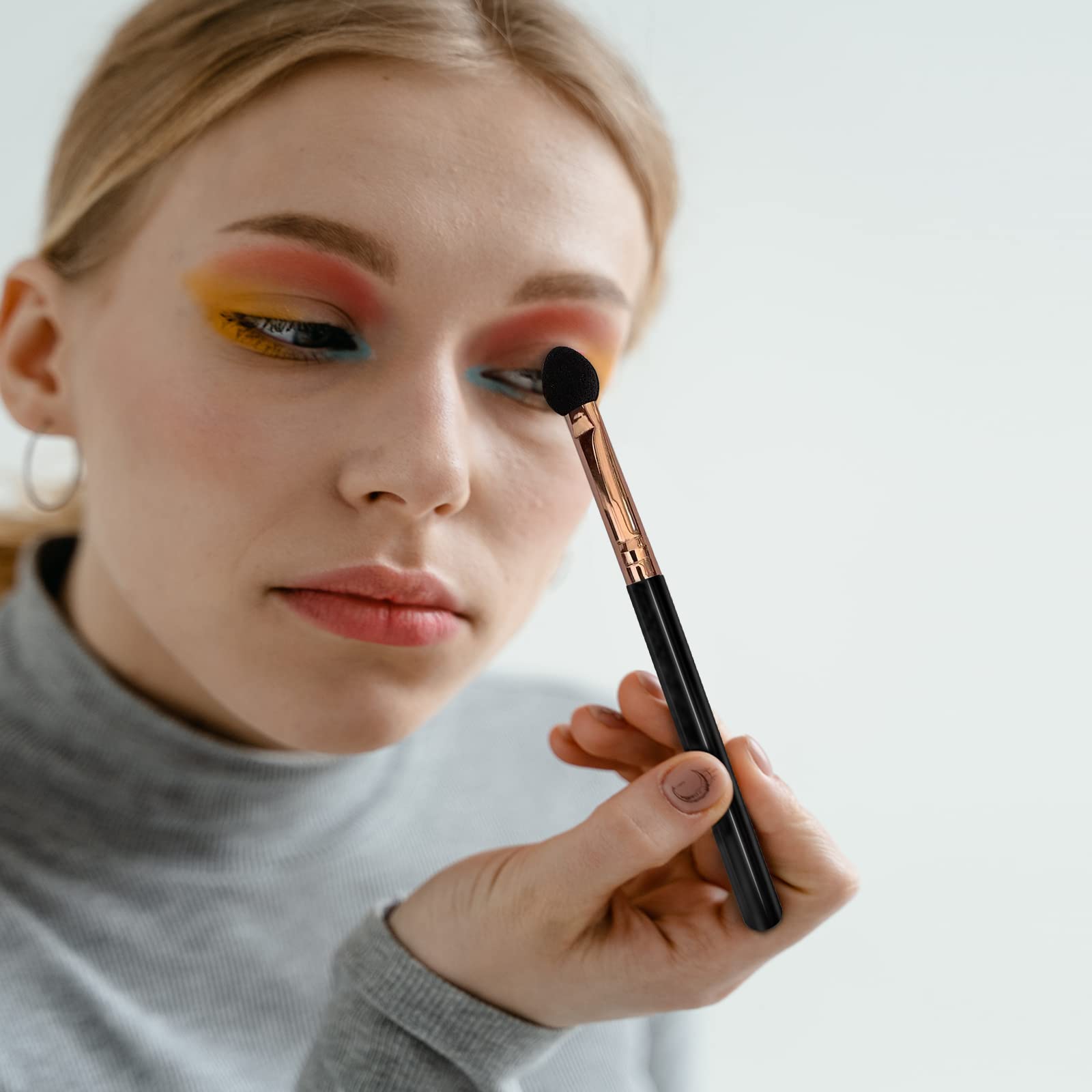 Aplicador UorPoto de ojos de doble cara para mayor versatilidad en looks