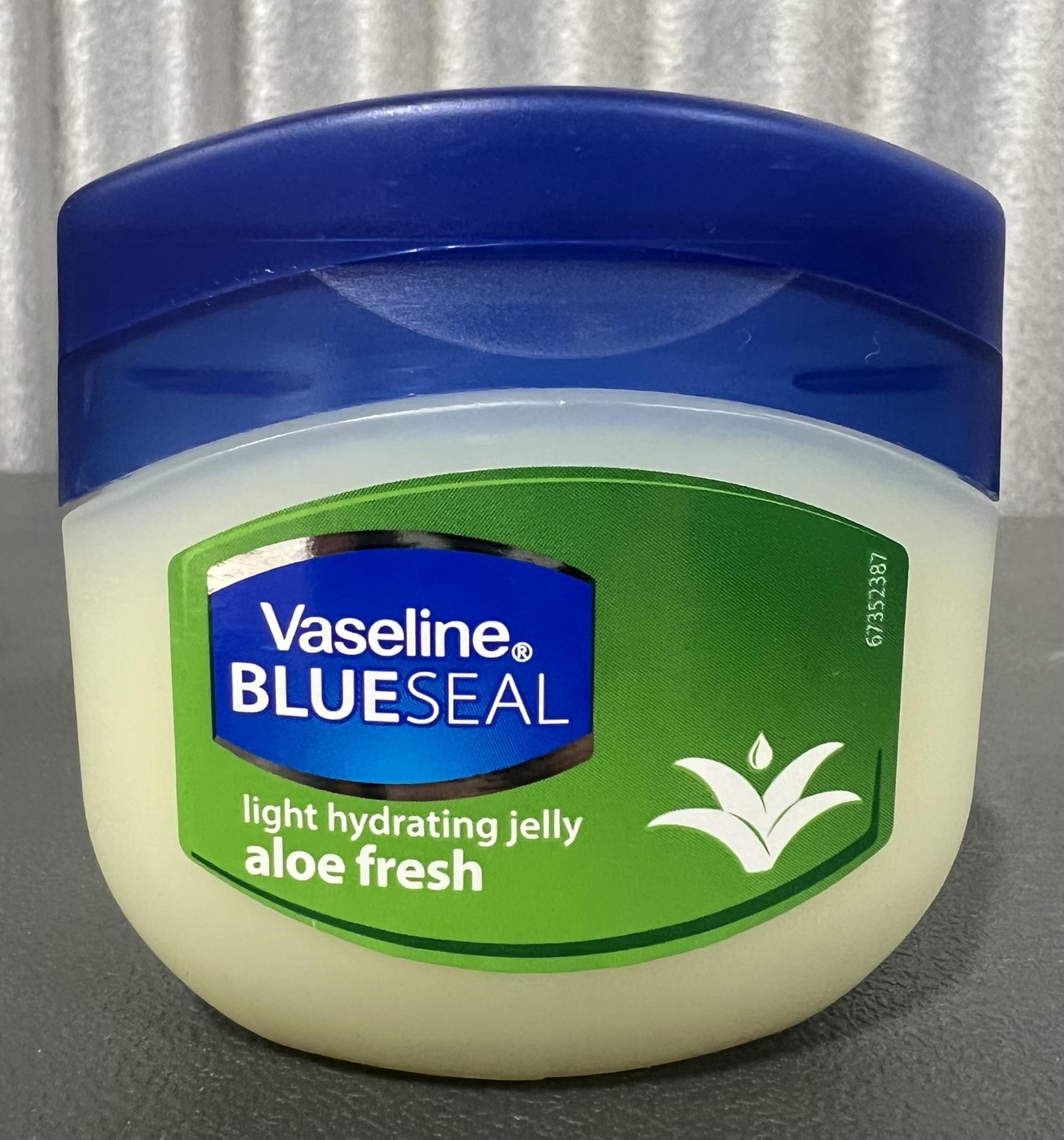 Vaseline Aloe Fresh, bote de 100 ml, hidratación suave para piel seca.