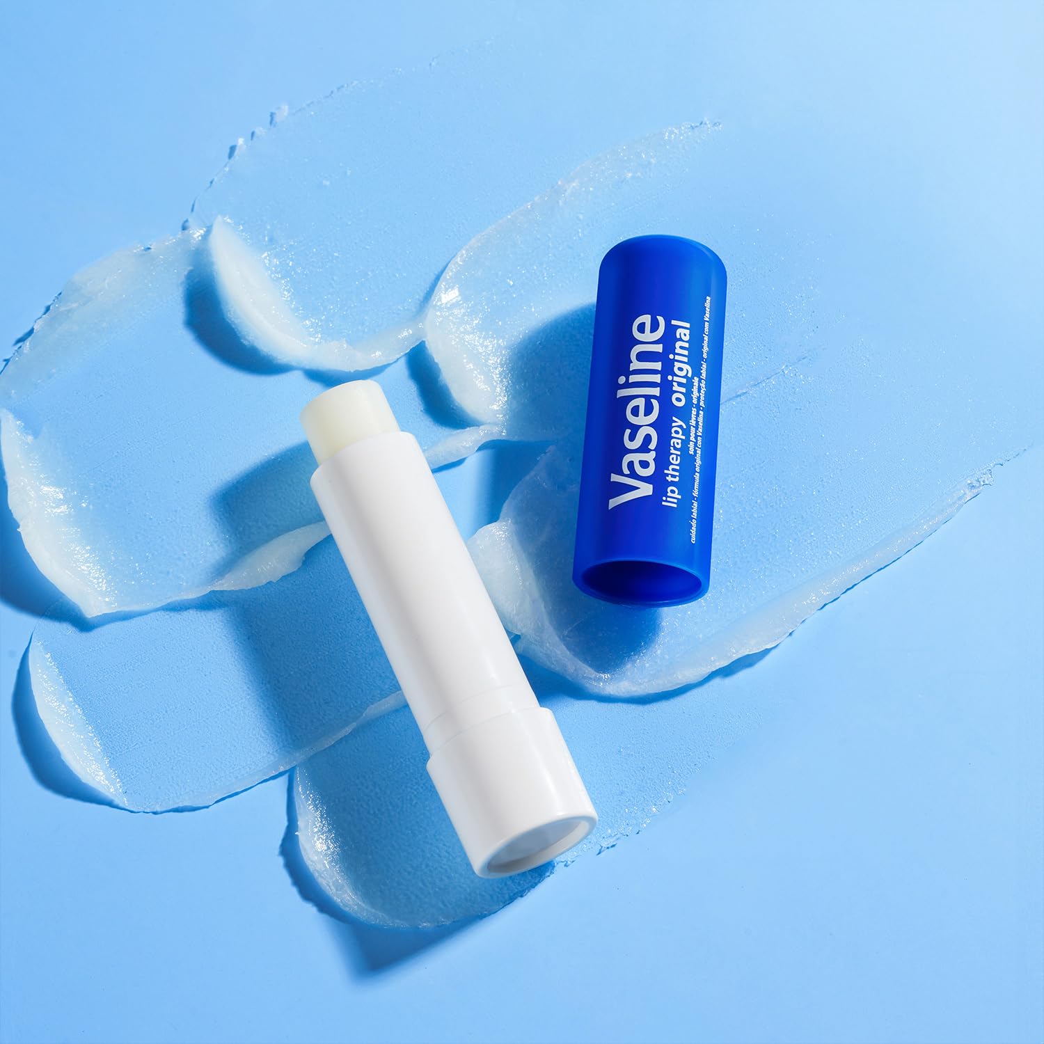 Vaseline Lip Therapy envase compacto, fácil de guardar en bolso.