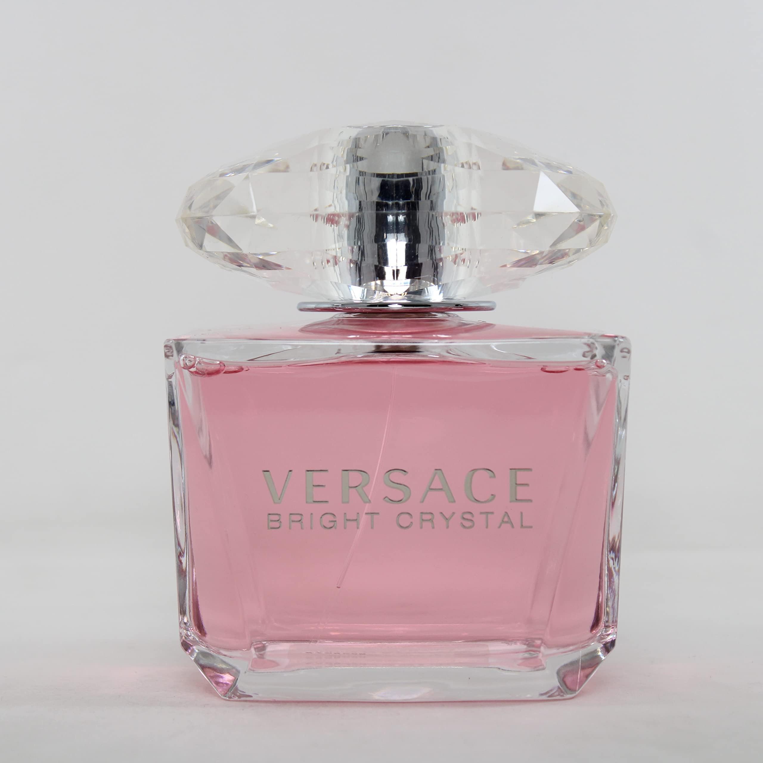Versace Bright Crystal, fondo de ámbar y almizcle con calidez sutil.