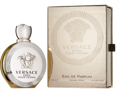 Notas destacadas de Versace Eros: jazmín sambac y peonía para uso diario.