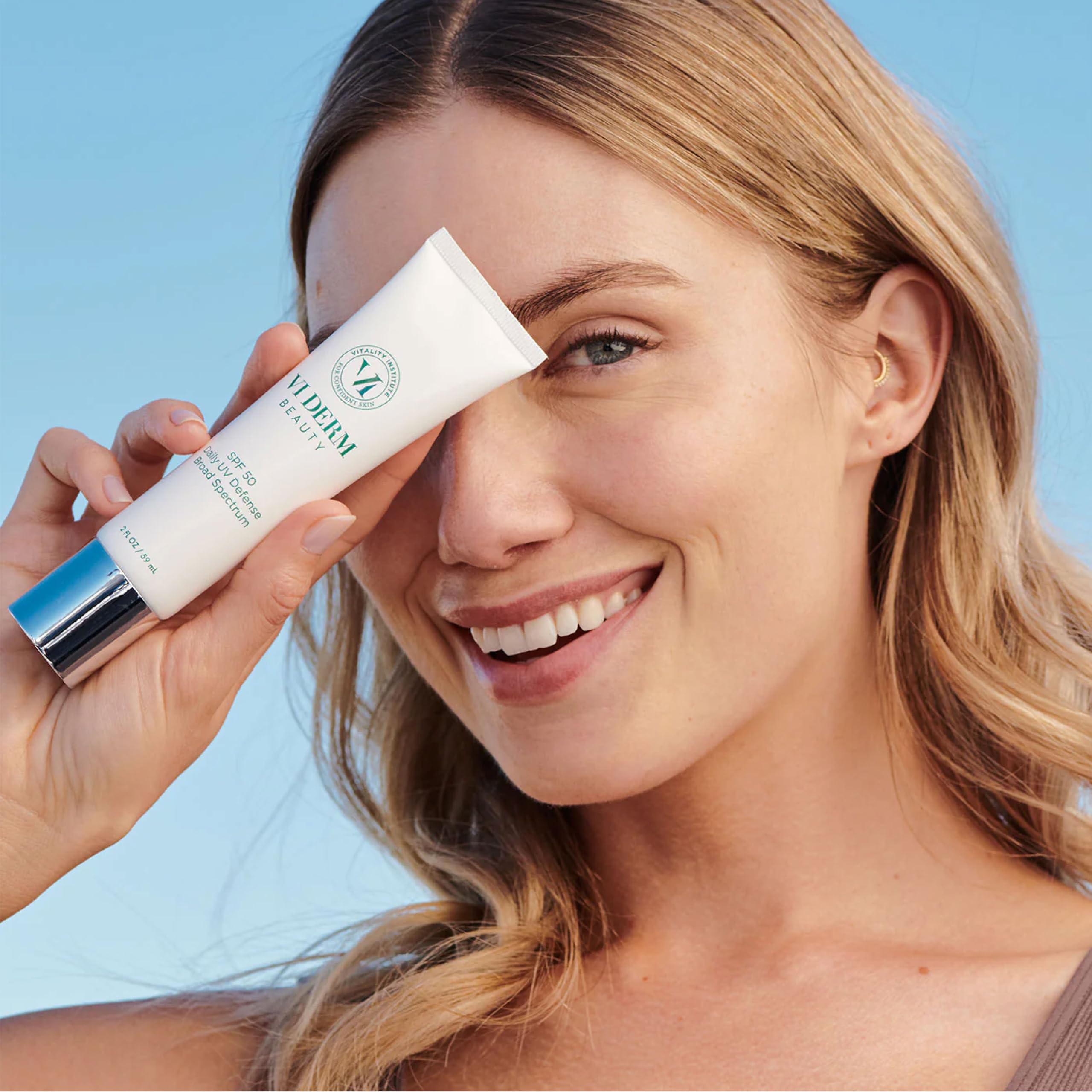Protección diaria frente al sol y estrés ambiental con VI DERM SPF50