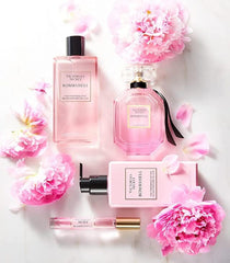 Notas florales Bombshell, perfume en botella, perfecto para ocasiones especiales.