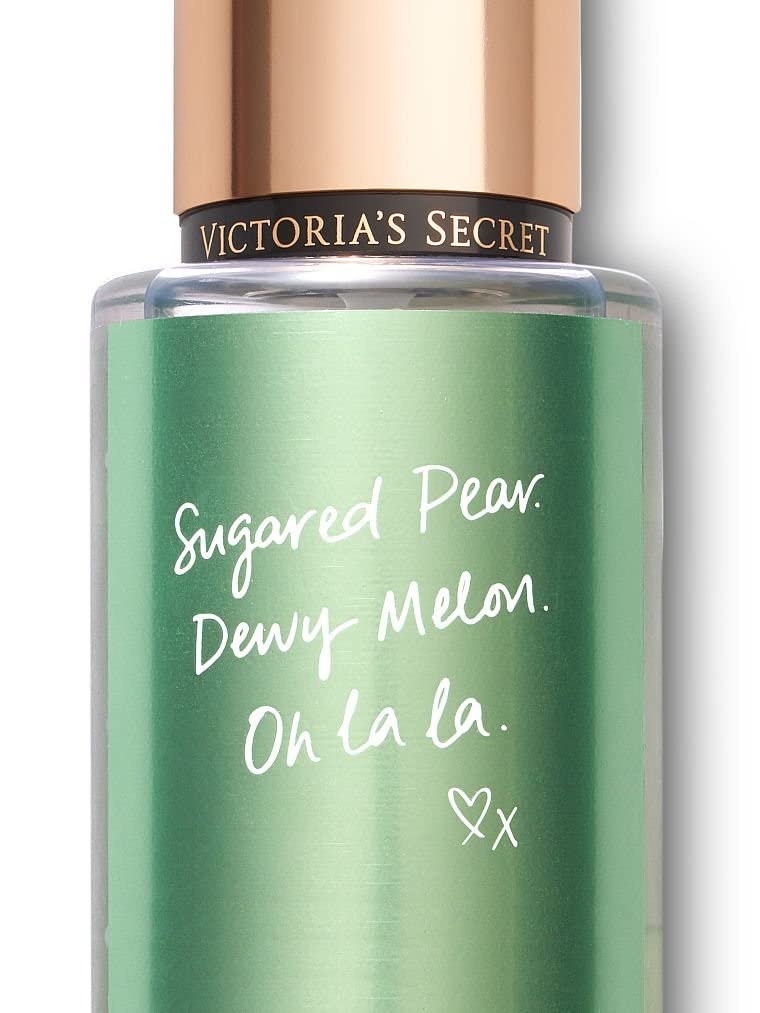 Victoria's Secret Pear Glace rociado en la palma para refrescar.