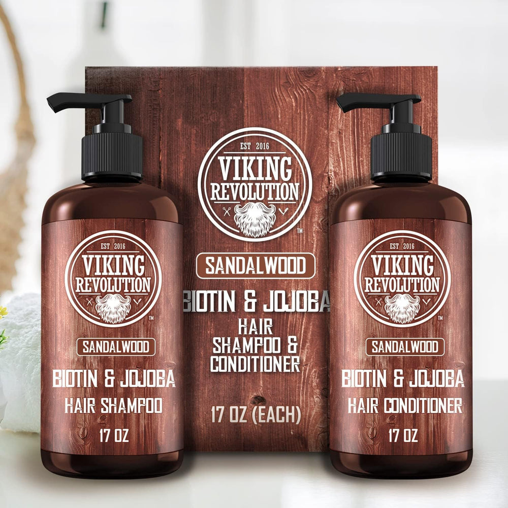 Botella de champú Viking Revolution en baño, aroma a sándalo fresco