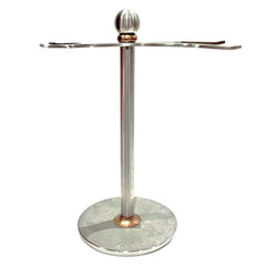 El Admiral de Vikings Blade, soporte estable para afeitadora, ideal para un afeitado diario.