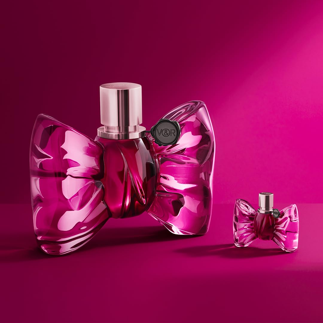 Viktor&Rolf Bonbon, empaque rosado en primer plano, diseño icónico para amantes de la perfumería.