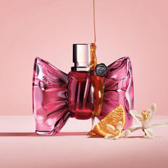 Viktor&Rolf Bonbon, etiqueta rosa destacada, empaque elegante para regalo.