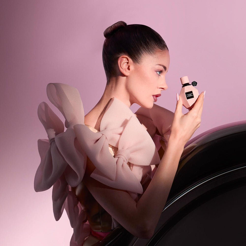 Notas de vainilla en Viktor&Rolf Flowerbomb Extreme, aroma cálido y envolvente.