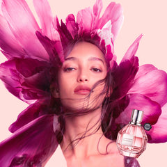 Viktor&Rolf Flowerbomb: notas de vainilla y jazmín para un aroma distinguido.