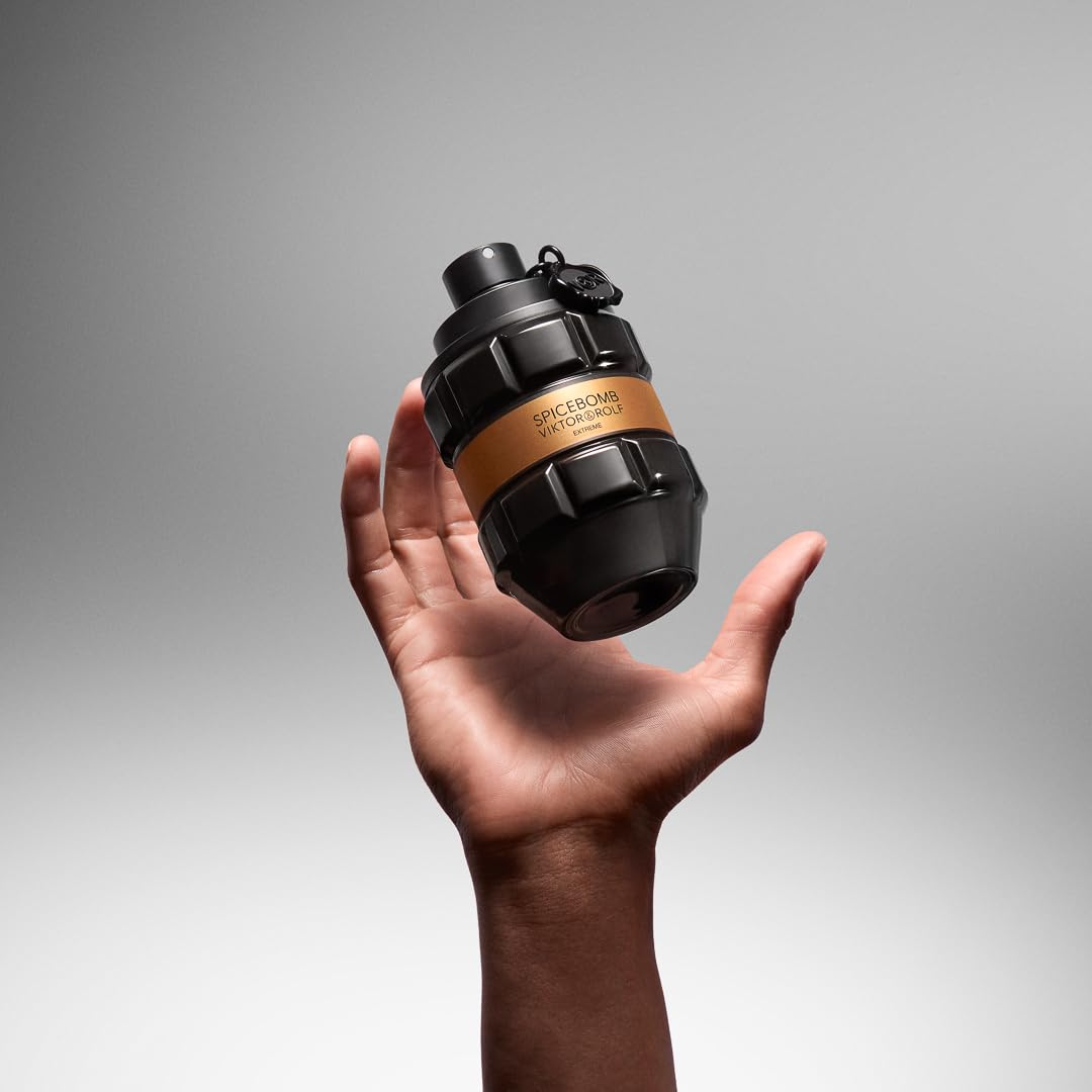 Caja de Viktor&Rolf Spicebomb Extreme, empaque premium para regalo sofisticado.