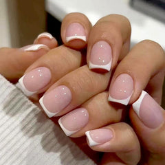 Uñas postizas Vopintpy con puntas francesas blancas y forma corta ataúd para un look pulido