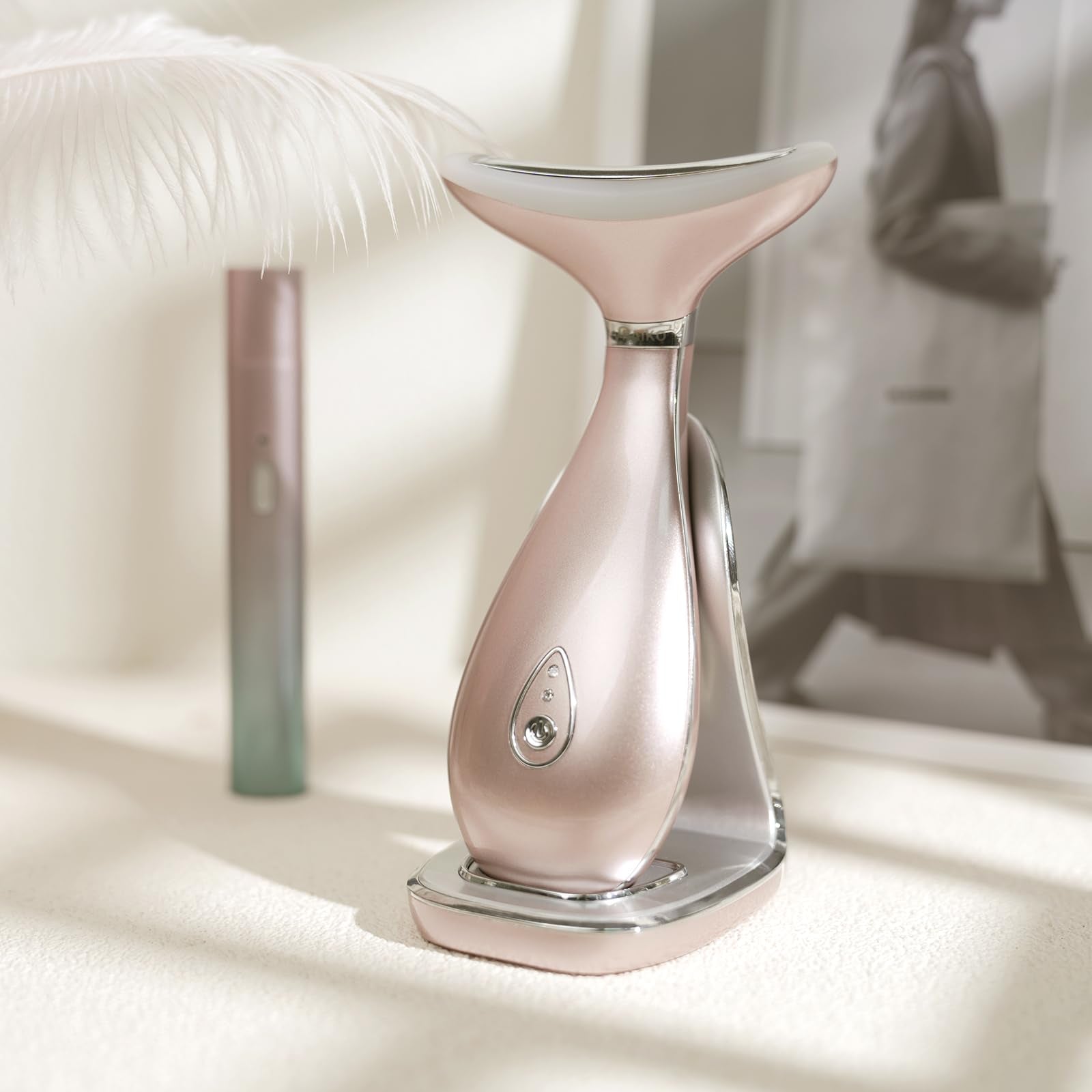 VRAIKO Lily acabado dorado rosa y detalles elegantes