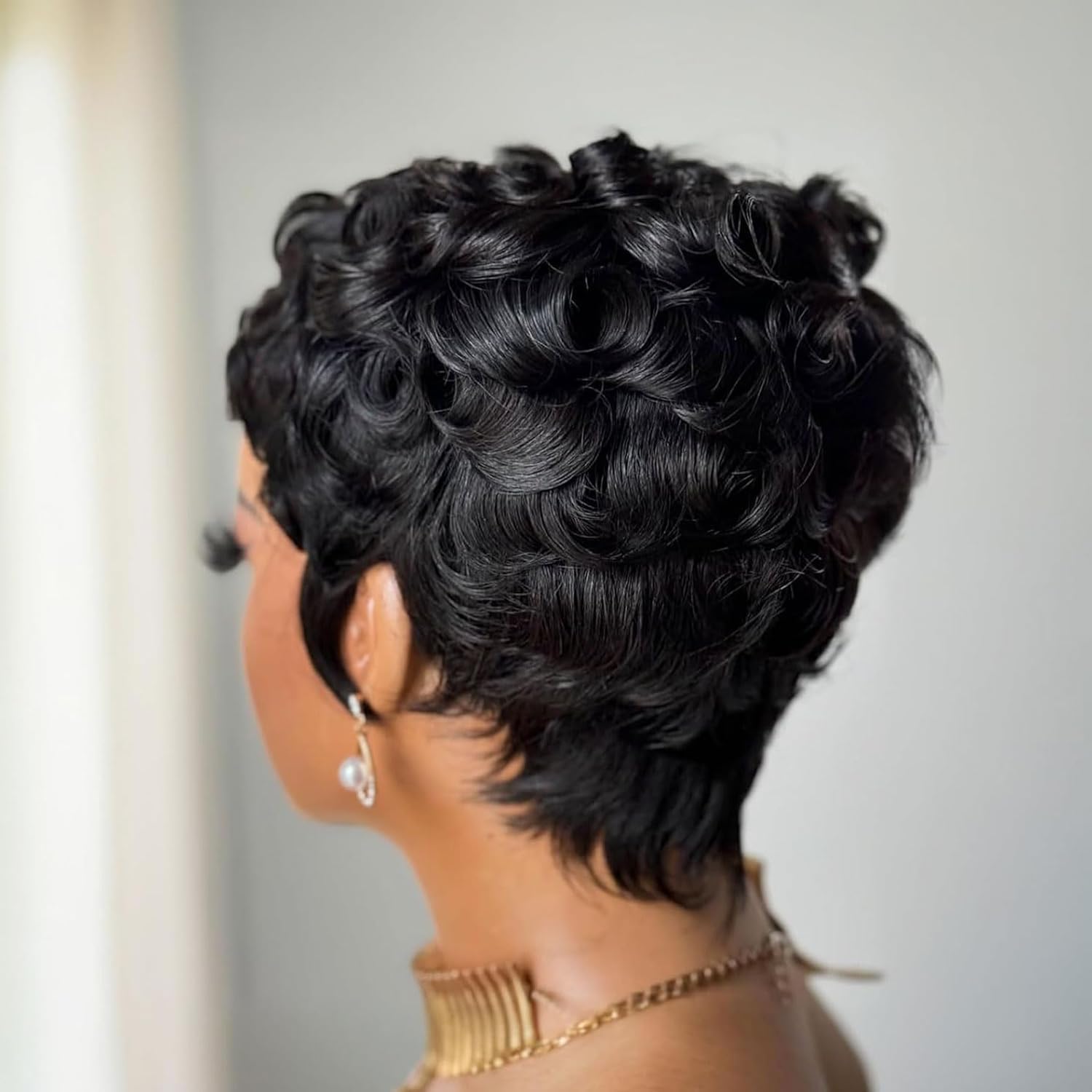 Peluca VRZ Pixie con flequillo, ideal para eventos.